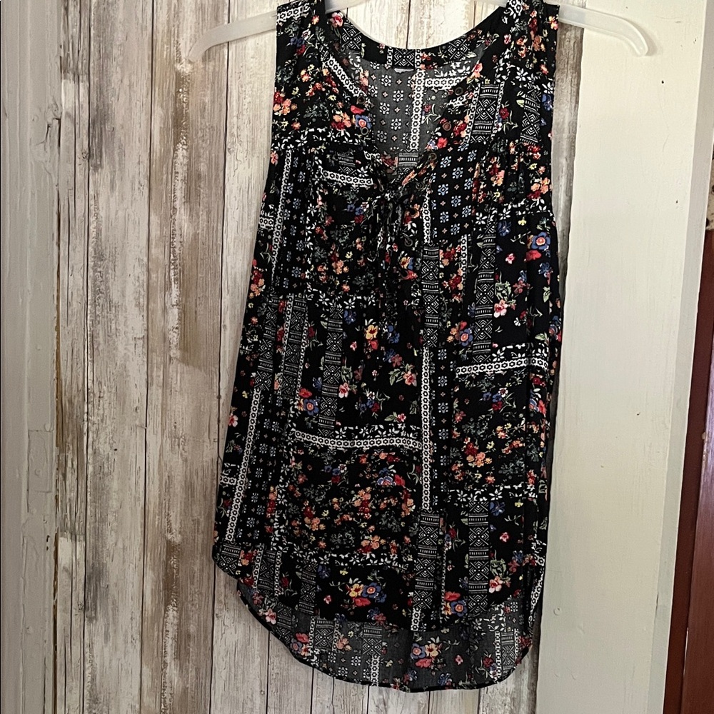 5/$25 Floral Black Sleeveless Women's Top